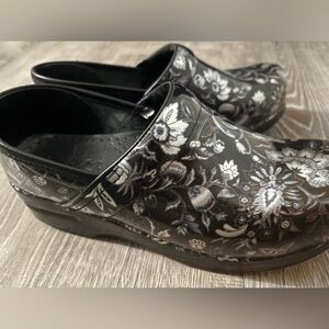 Dansko women black silver shoes size 8